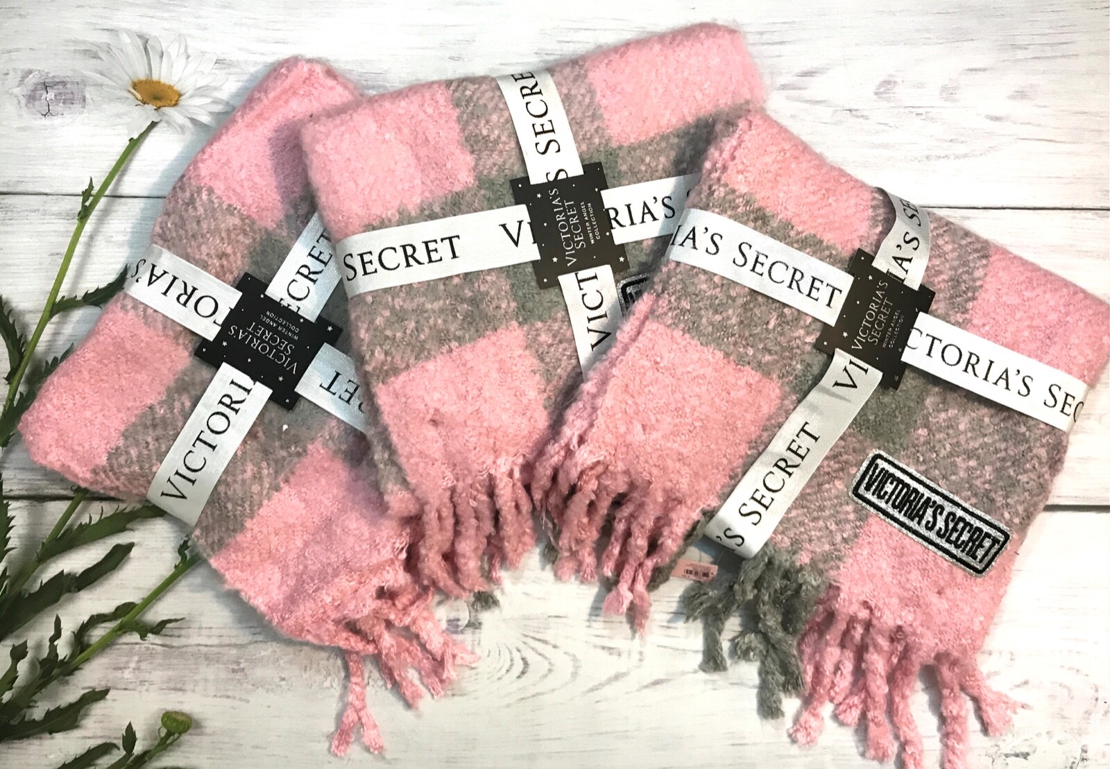 

Светло-розовый/серый шарф в клетку Victorias Secret Winter Angel Buffalo, комплект из 3 шт., Pink/gray
