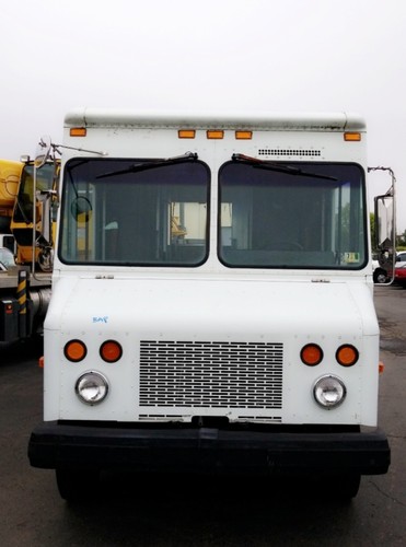 Food Truck Customed by Rolling Kitchens Brand New Kitchen 65k Miles Ready to Go!