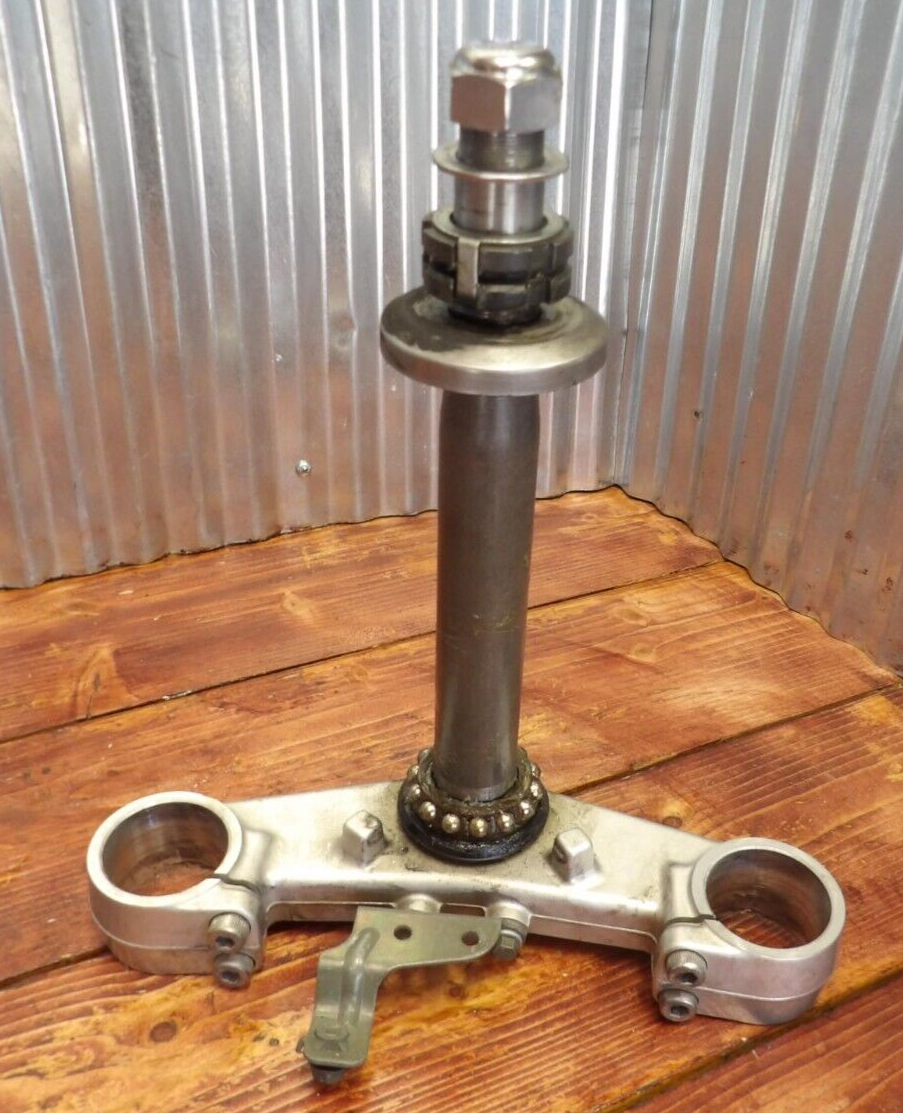 01-05 Yamaha FZ1 LOWER TRIPLE TREE FORK CLAMP STEERING STEM