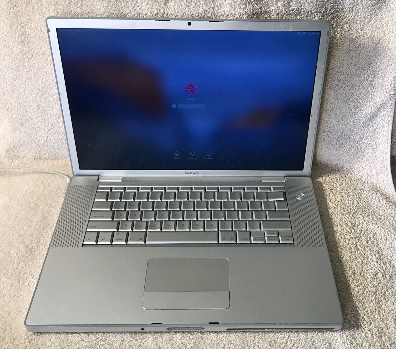 Apple MacBook Pro A1226 ジャンク品 部品どりに 管1【難あり】