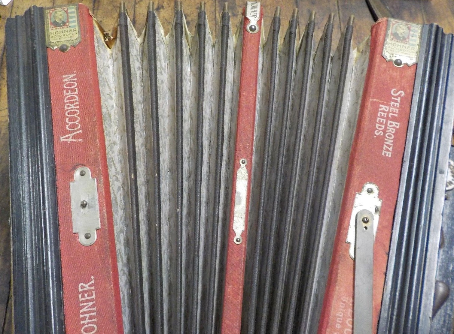 Antique Hohner Accordion / One Row 10 Buttons / Works