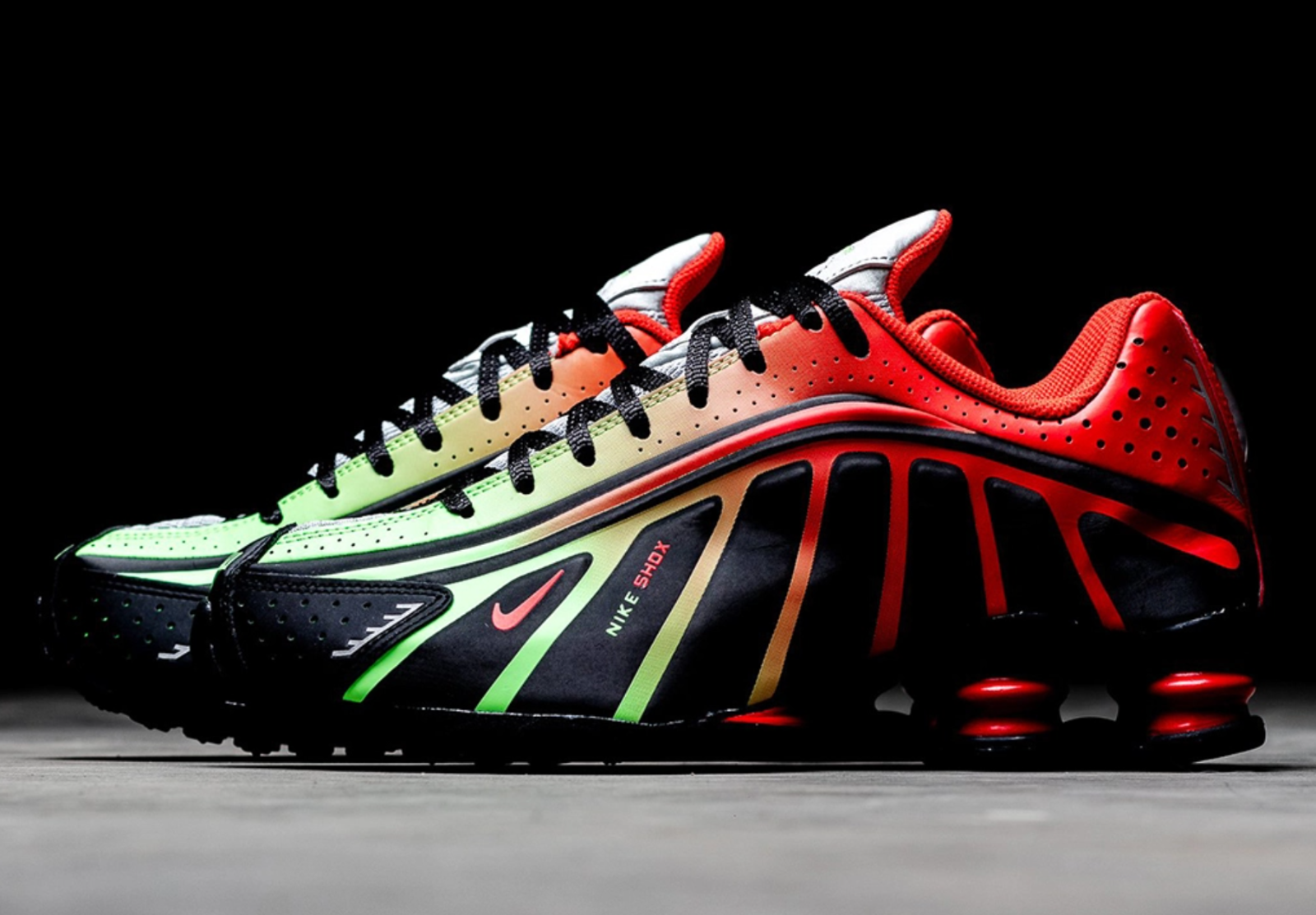 NEW Authentic Men s Nike SHOX R4 Running Shoes Reax NZ Torch Sneakers Black Red eBay