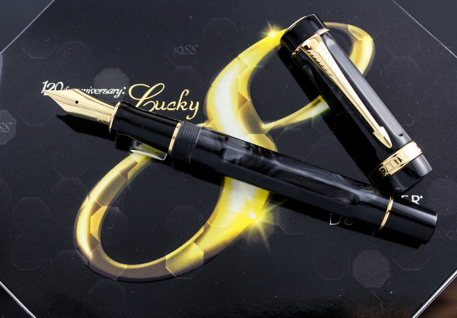 PARKER DUOFOLD LUCKY 8 限定版 セット Parker Duofold Lucky 8 Limited Edition Fountain Pen - Medium