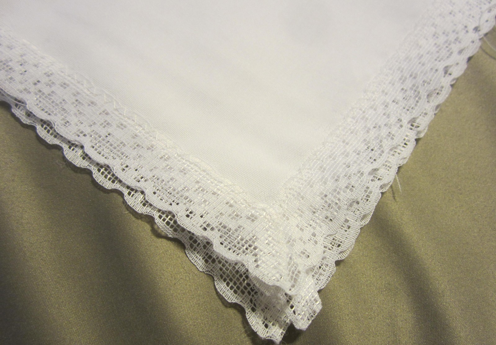 18 Vintage White Dinner Napkins  Fourteen 16 inch & Four 12 inch Lace Unused New