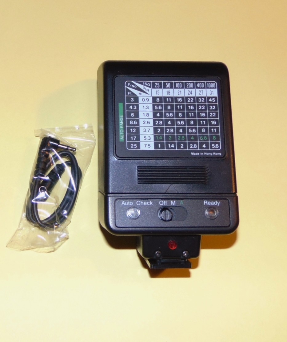 NEW Ambico Compact Camera Flash 200A w/ Box - Instructions - Batteries - PC cord