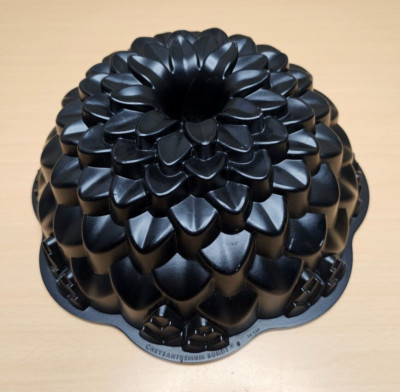 Nordic Ware Chrysanthemum Non-Stick Bundt Cake Pan Mold 10 Cup ~ Made in USA