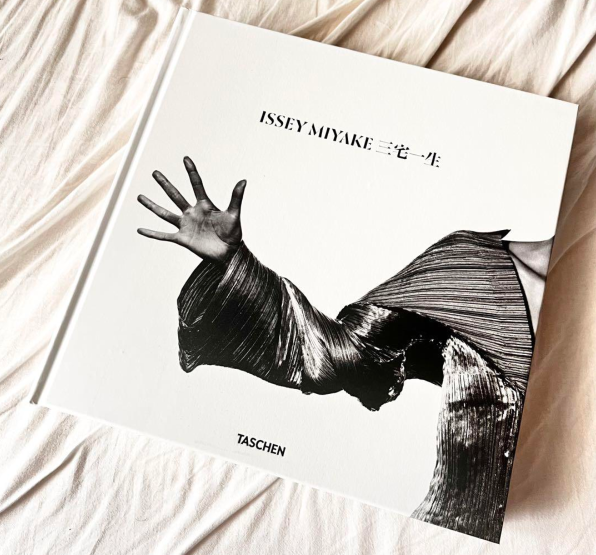 ISSEY MIYAKE Art Book TASCHEN Kazuko Koike 2016 with