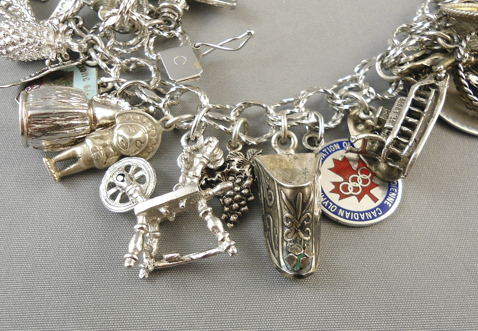 VINTAGE STERLING SILVER CHARM BRACELET 23 CHARMS 76 GRAMS 7 1/4 INCHES