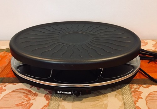 Barbecue Grill Party Grill with 8 Mini Pans Raclette 1100 W Severin RG 2681 EUC