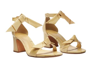 Pre-owned Alexandre Birman Women's Clarita Curve Beleaf 60 Sandal In Vanilla - Size 9 In Yellow