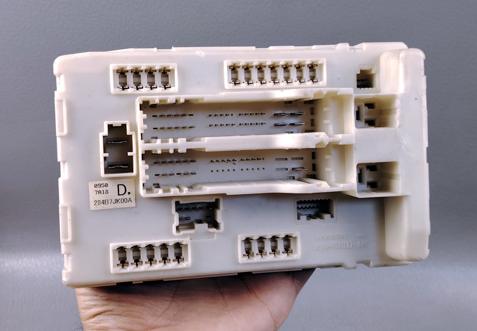 NISSAN INFINITI G35 G37 EX35 skyline v36 fuse box controle