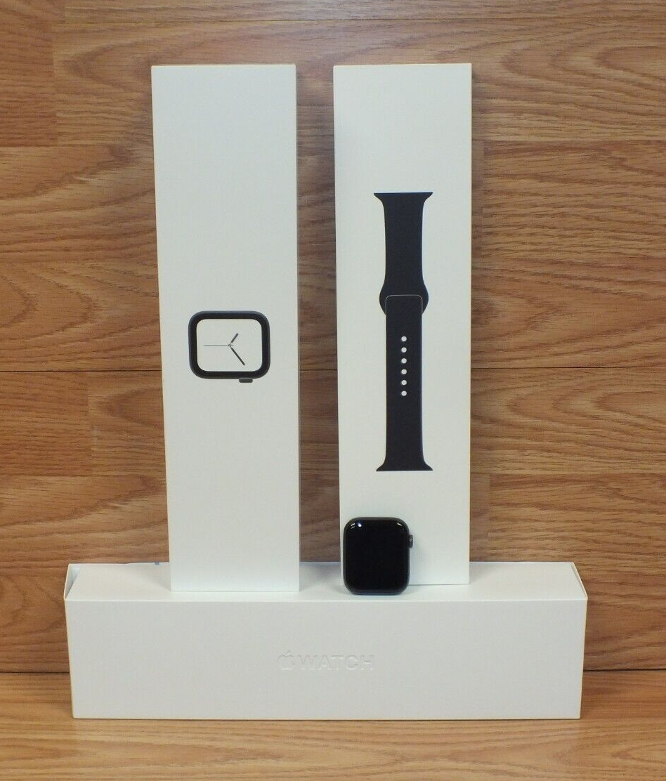 Apple Watch Series 4 44mm (MTUW2LL/A) Space Gray GPS + Apple Watch Series 4 44mm (MTUW2LL/A) Space Gray GPS +