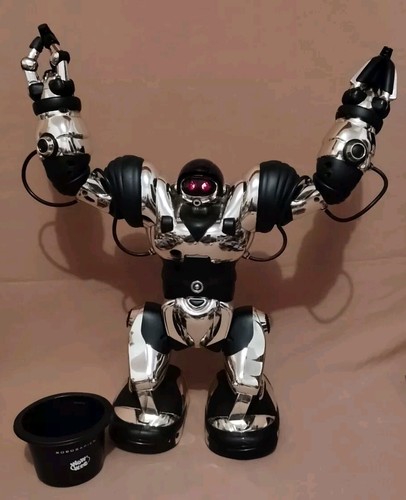 2004 WOWWEE ROBOSAPIEN   Chrome Silver Robot w/ Remote Control ~ WORKS GREAT!