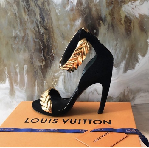 LOUIS VUITTON パンプス　シースルー　スパンコール　ブラック LOUIS VUITTON パンプス シースルー スパンコール ブラック
