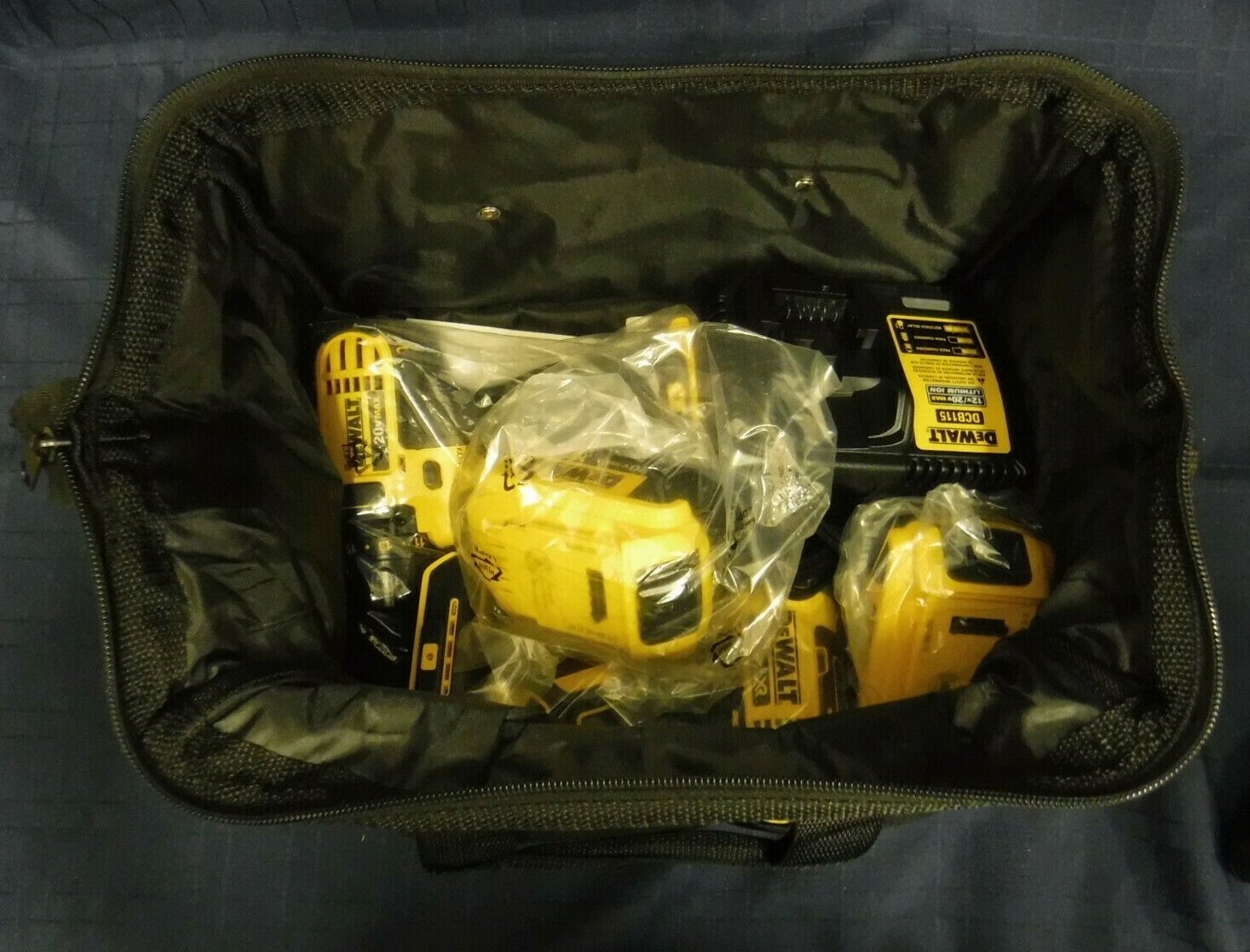 DEWALT DCK299M2 20-VOLT BRUSHLESS HAMMER DRILL & IMPACT DRIVER COMBO (GCE036331)