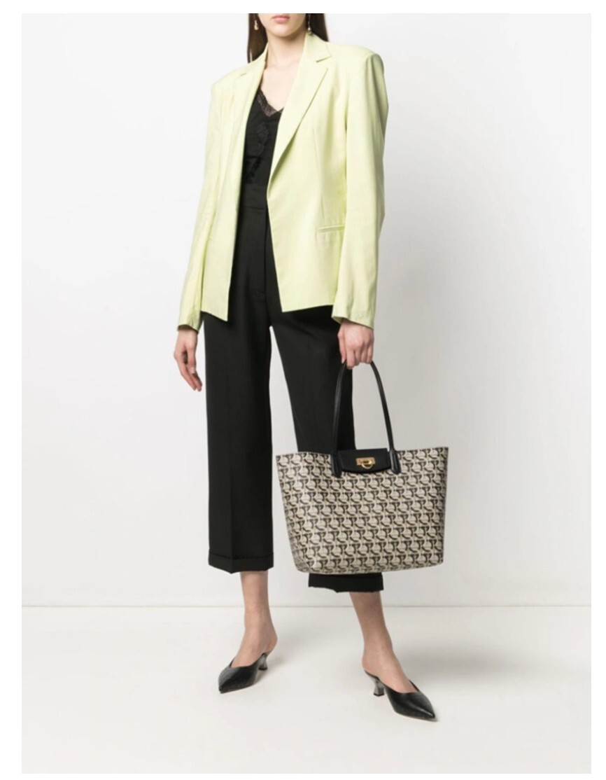 ★送料・関税込★【FERRAGAMO】 SMALL GANCINI TOTE BAG★ Ferragamo - Gancini Small leather tote bag Salvatore Ferragamo