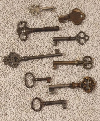 Lot (9)Vintage AUTHENTIC OLD KEYS Cabinet, Barrel, Skeleton, European (1) Clock 