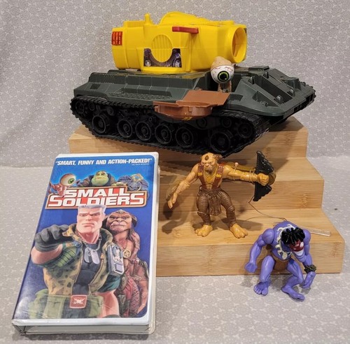 【新品】 SMALLSOLDIERS FLIP OVER Small Soldiers FLIP OVER ACTION ATTACK ZONES includes 4