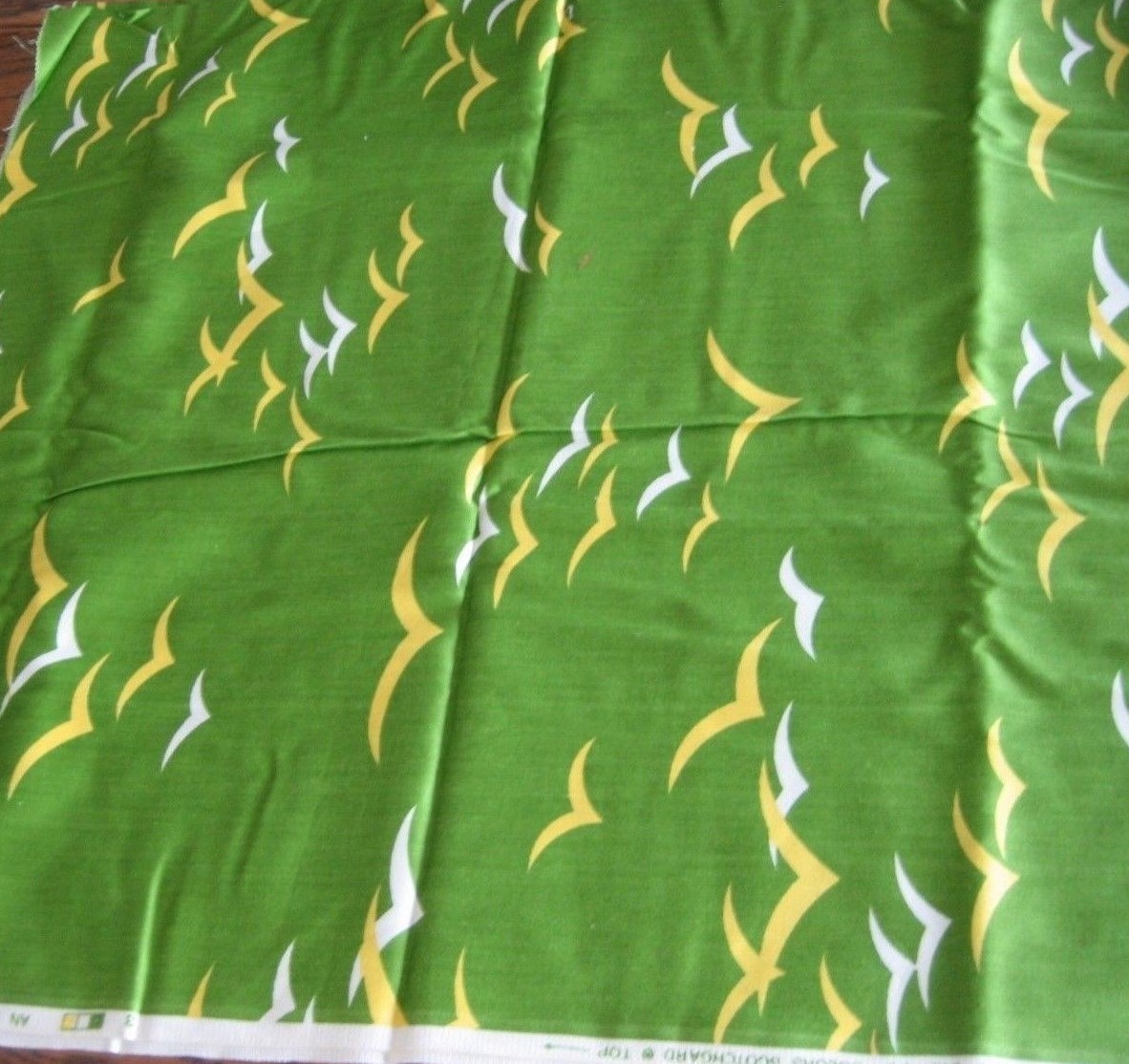 BIRDS 1979 ATELIER SCREEN PRINT GREEN FABRIC 1.5 YD x56