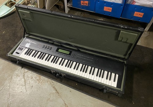 Roland D-70 Super LA Synthesizer With Hard Case AS IS NOT