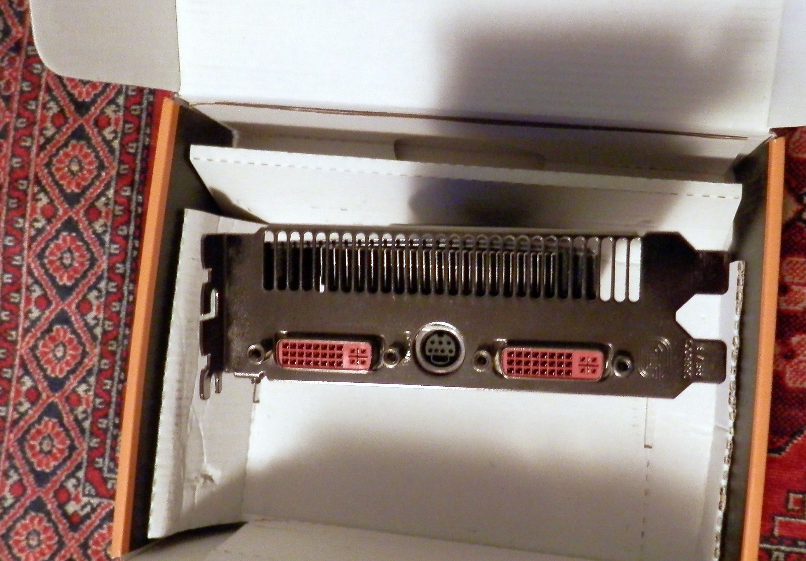 ATI XFX Radeon HD 4770 graphics card - 512 MB  HD477AYDFC HD-477A-YDFC