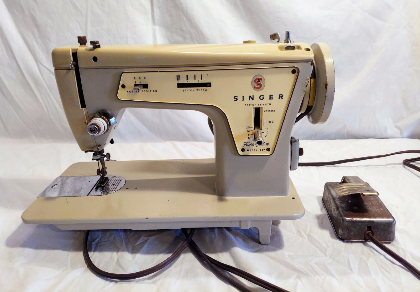 Vintage Singer Model 237 Fashion Mate Sewing Machine with detached