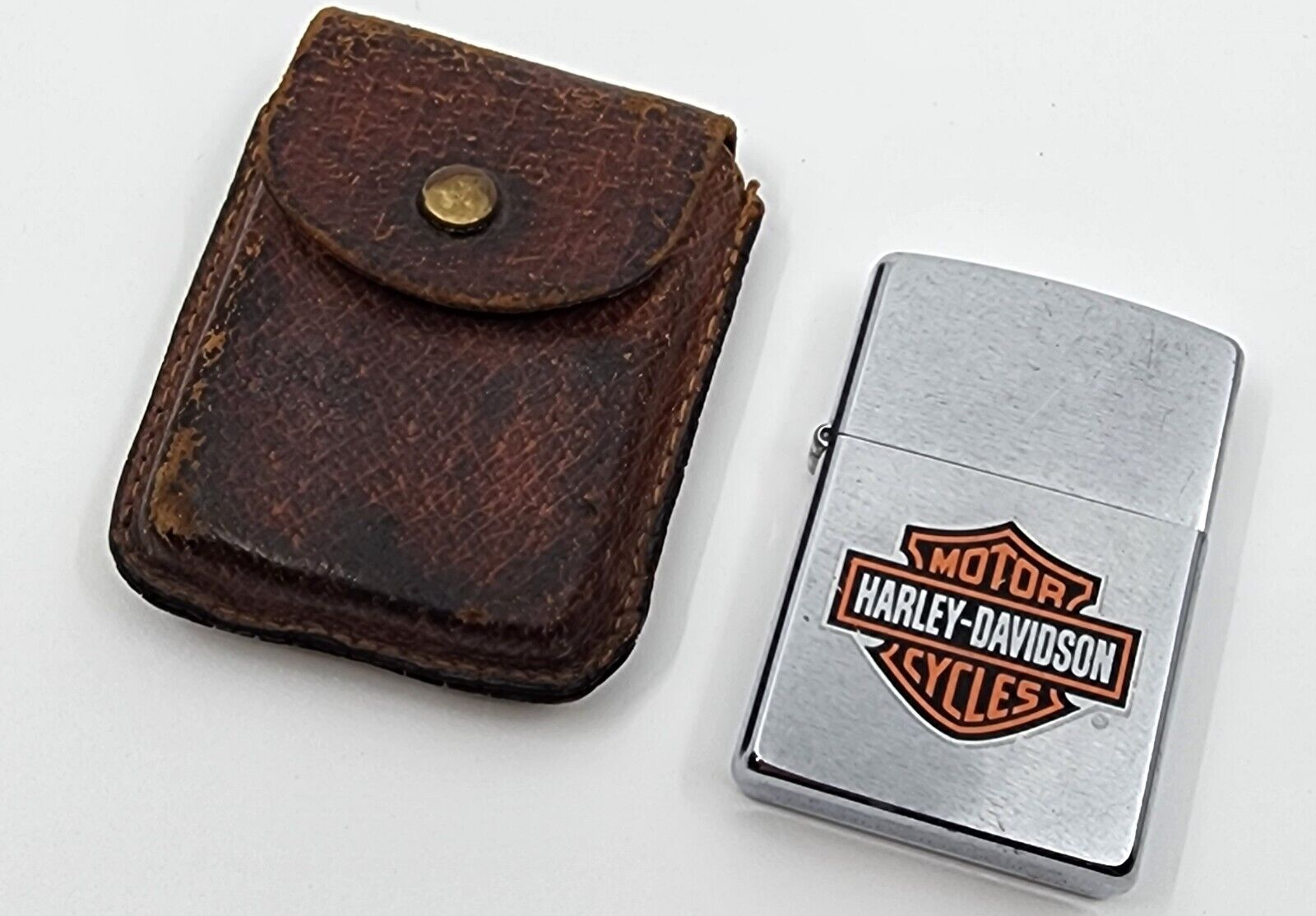 アクセサリー Harley Davidson Leather zippo Holder 1999 Vintage Harley Davidson Zippo W/ Leather Pouch Holder