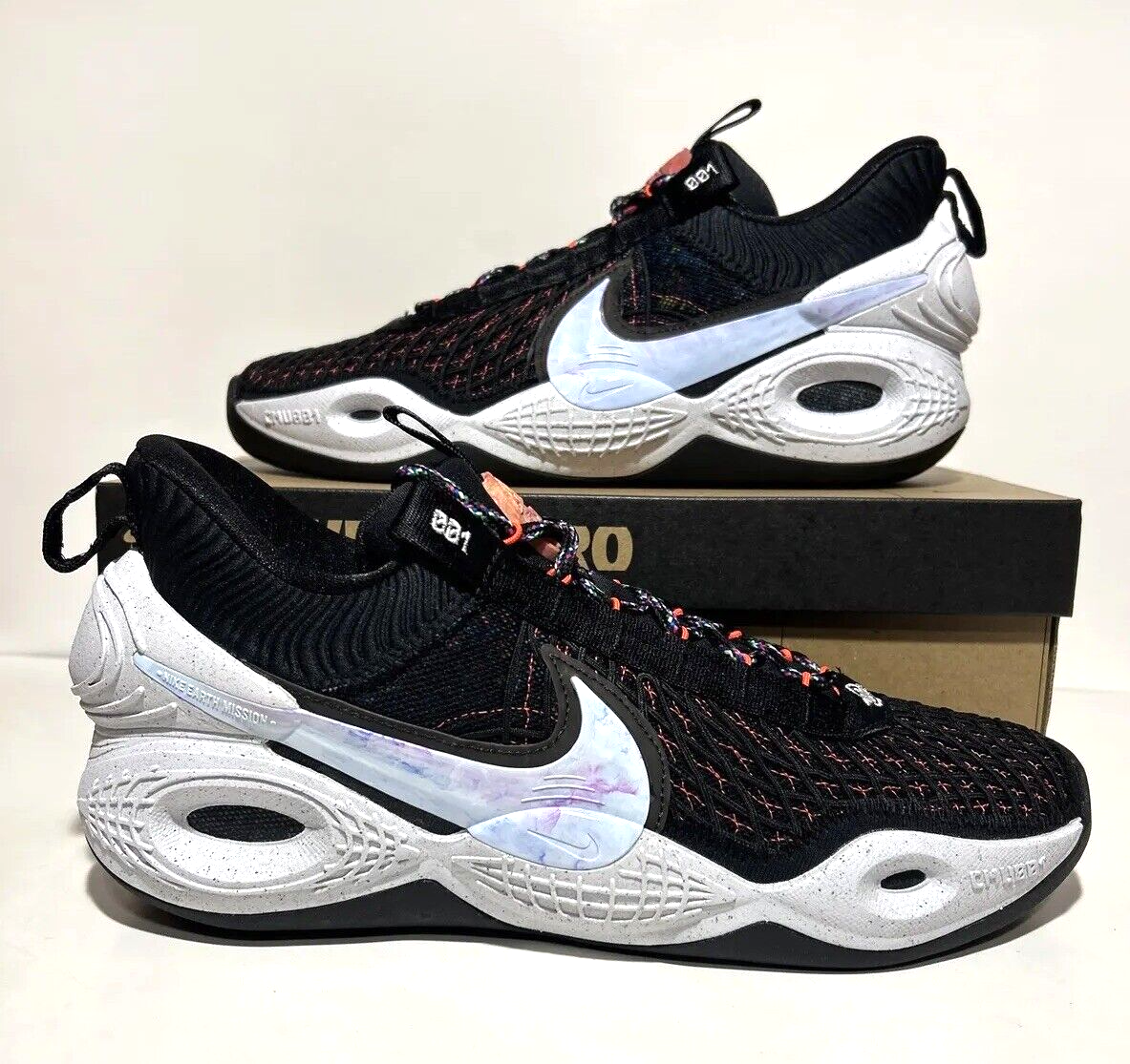 Nike Cosmic Unity TB Mens Size 11 Black White Athletic