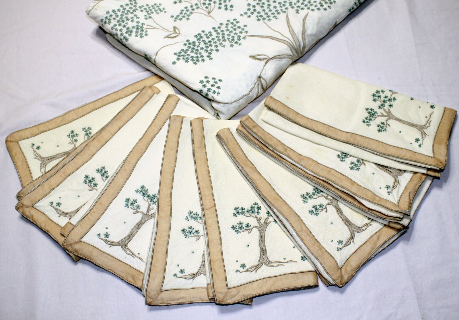 VTG. MADEIRA MARGHAB 8 EMBROIDERY JACARANDA TREE NAPKINS & 67