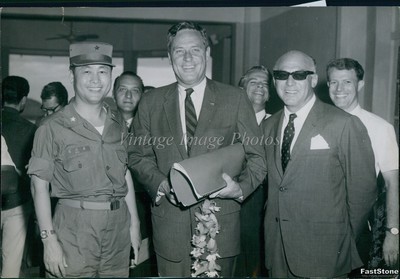 1967 Brig Gen Kim Jacques Adler Gov John Love Vietnam Airport Wirephoto 5X7