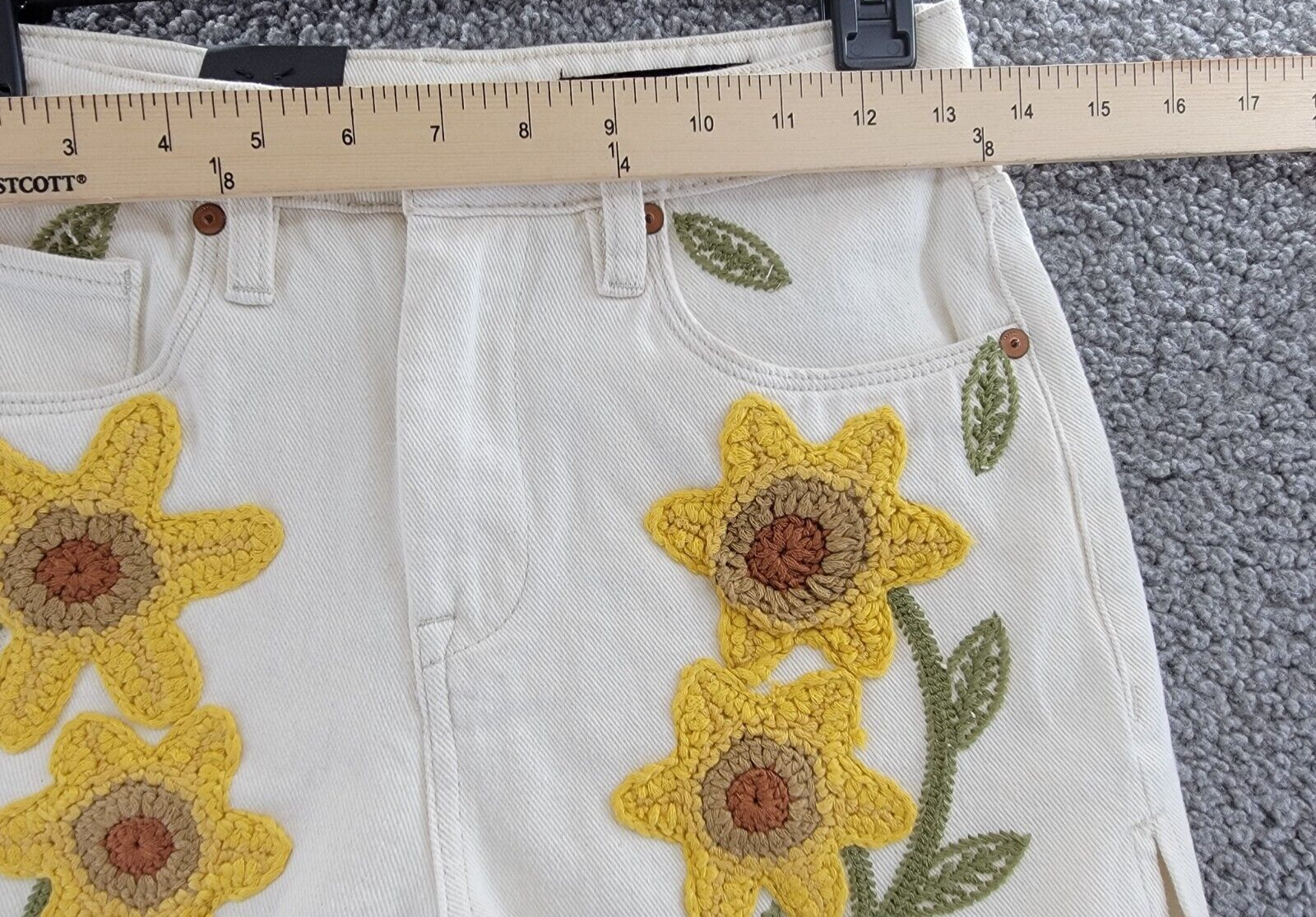 BLANKNYC Embroidered Denim Shorts Women's 24 Ray of Sunshine Button Zip Closure - Picture 5 of 18