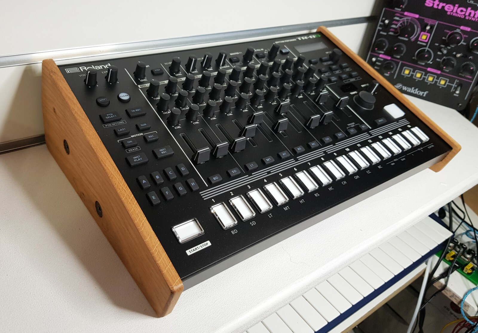 Roland TR8S Solid Oak Stand from Synths And Wood Drum Roland TR8S Solid Oak Stand from Synths And Wood Drum