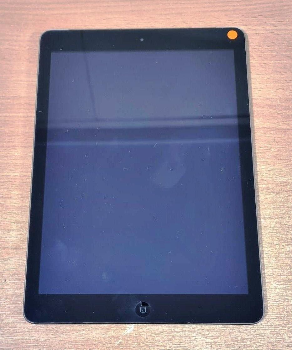 訳あり超特価の通販 9.7in Wi-Fi 32GB Air iPad Apple Black A1474 Grey Space Bezel iPad本体