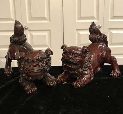 red foo dog statue