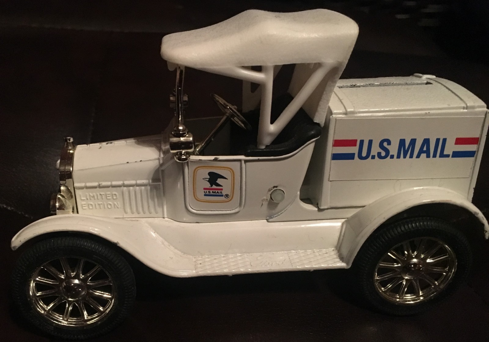 The Ertl Co.1918 Ford Runabout Model T USPS Delivery Panel Truck 1/25 Scale