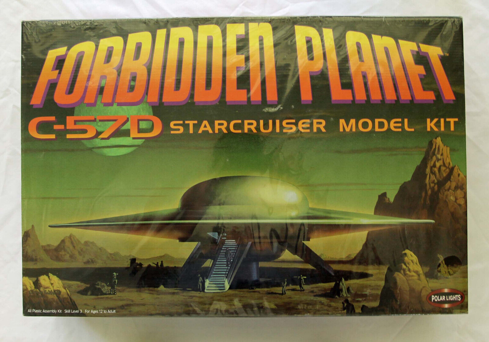 Polar Lights Forbidden Planet C57D Starcruiser 1:72 Model Polar Lights Forbidden Planet C57D Starcruiser 1:72 Model