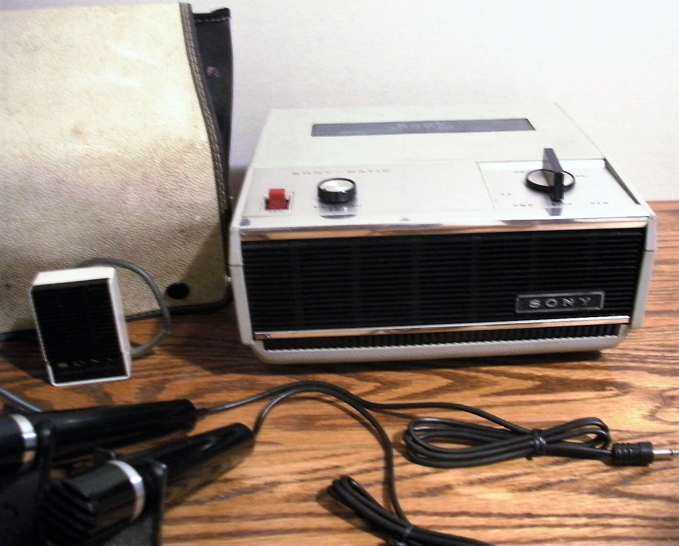 Sony-Matic reel to reel tapecorder TC-907