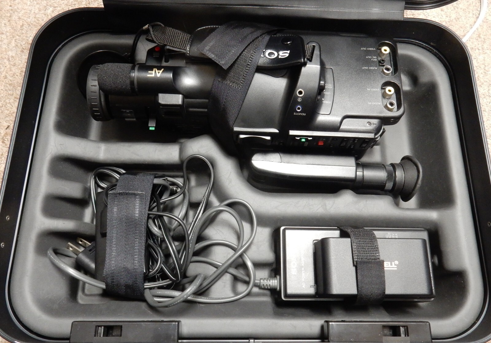 Sony CCD-TRV80 Stereo HI8 8mm Video camera Camcorder VCR