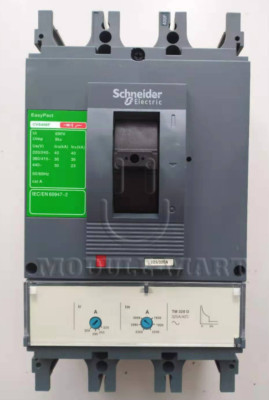NEW Schneider NSC100B3060N 1PCS