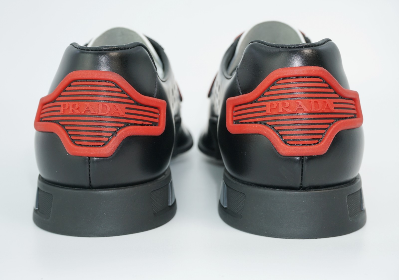 Pre-owned Prada Men's Two-tone Tech Toe Lace-up Leather Derby, Nero/white/rosso, Msrp $850 In White/black