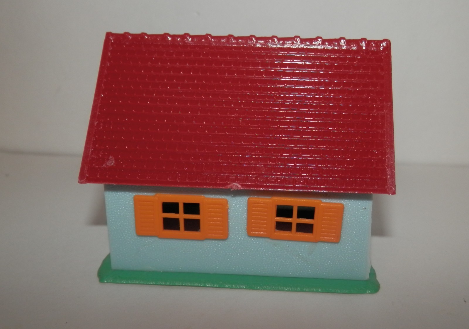 HO Scale Small A Frame House with Red Roof & Green Door