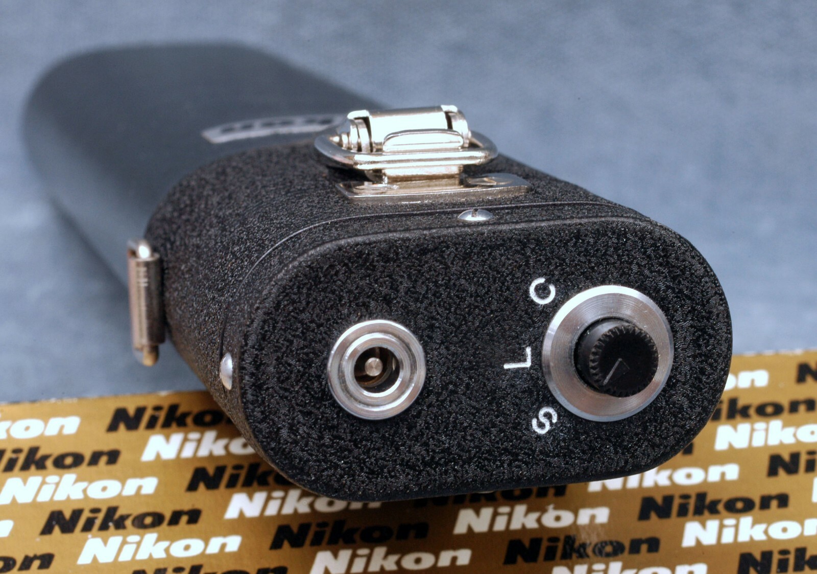 LAST VERSION BLACK NIKON F36 BATTERY CASE IN BOX - UNUSED?