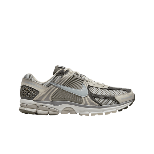 

Кроссовки Nike Zoom Vomero 5 PRM Lightt Iron Ore FD0791-012, Lightt iron ore/metallic silver/photon dust/flat, Nike Zoom Vomero