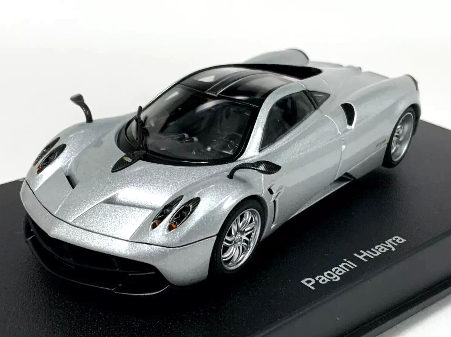 1/43 Pagani Huayra (Silver) with Showcase Diecast Car Model