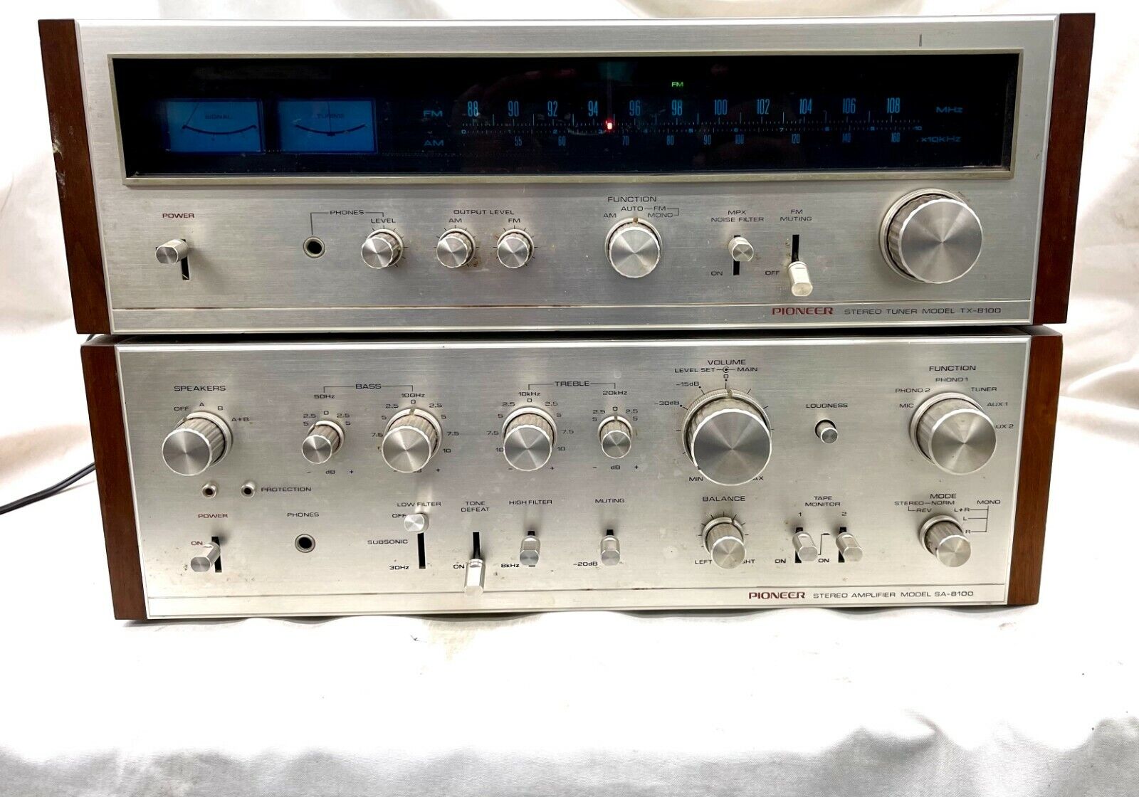 Vintage Pioneer (SA-8100) Integrated Amplifier and (TX-8100 Vintage Pioneer (SA-8100) Integrated Amplifier and (TX-8100