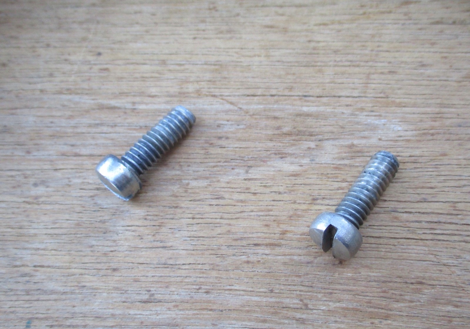 FRONT LEGS WITH MOUNTING SCREWS FOR LINCOLN REDCO ONION KING SLICER