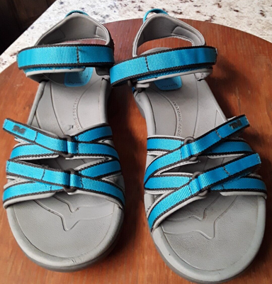 Teva turquoise deals sandals