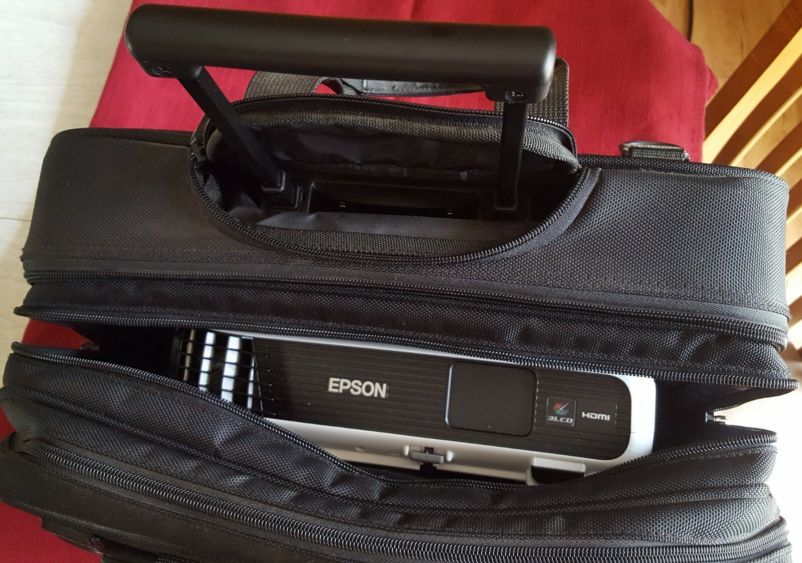 Epson VS240 SVGA 3LCD Projector 3000 Lumens Color Brightness, used once.