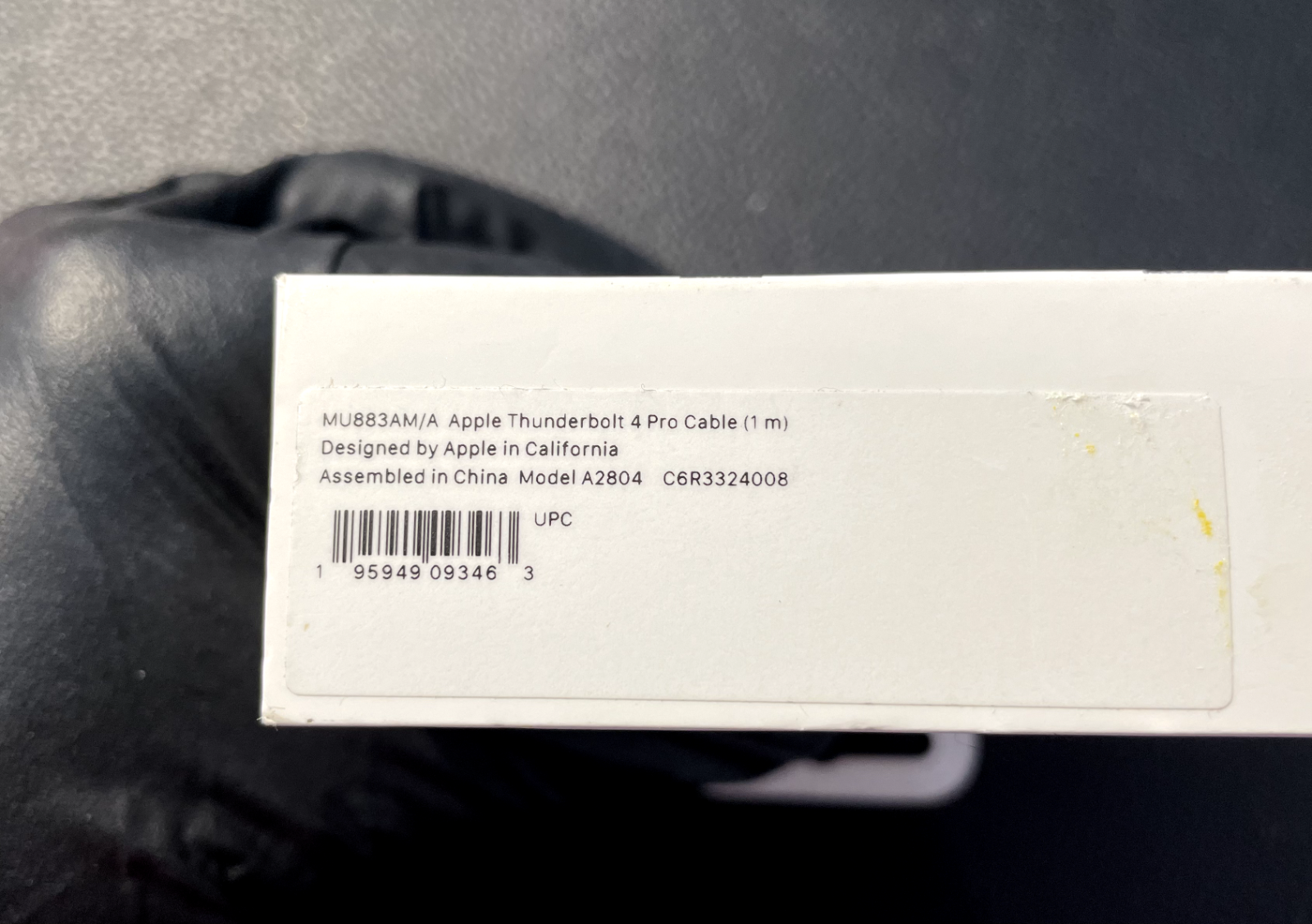 Apple Thunderbolt 4 Pro Cable 1m - Black,  MU883AM/A  A2804