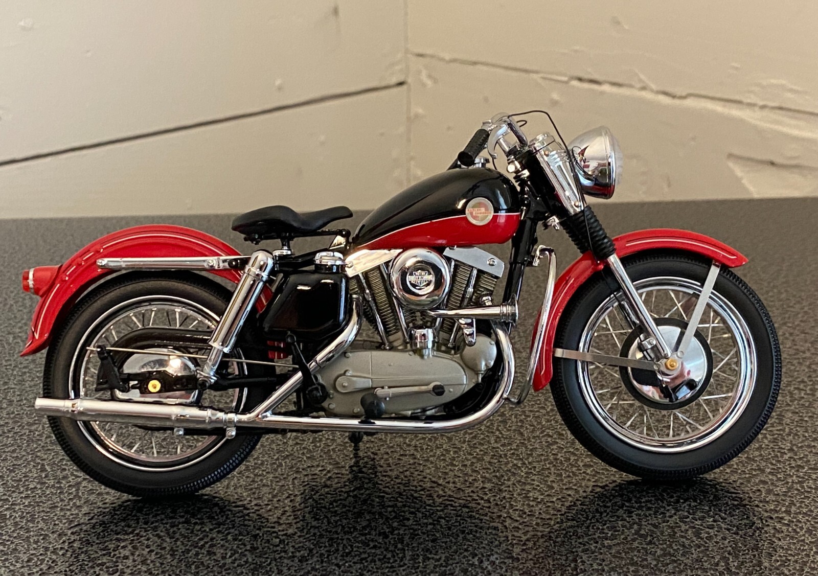 1/10 SCALE FRANKLIN MINT HARLEY DAVIDSON 1957 XL SPORTSTER 1/10 SCALE FRANKLIN MINT HARLEY DAVIDSON 1957 XL SPORTSTER